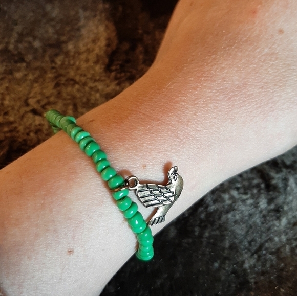 Elastic Bracelet Bird Charm Green Beaded Seed Bead Western Boho Cowboy Cowgirl - Picture 1 of 7